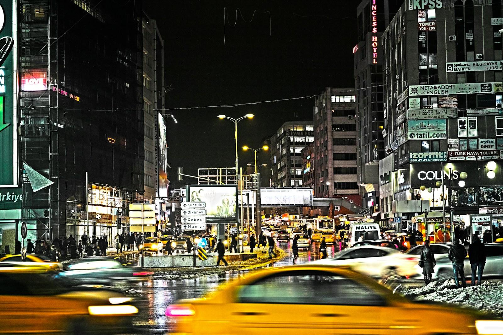 佐敦道私家車衝上行人路釀三傷 一名長者傷重不治 交通安全再成熱議焦點